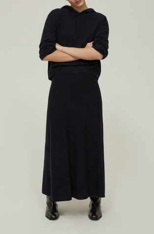 Zvonasta pletena suknja