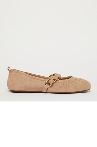 Balerinke od brušene kože s ukrasnim lancem