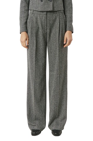 Hlače s naborima i uzorkom riblje kosti