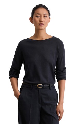 Slim fit knitted wool sweater