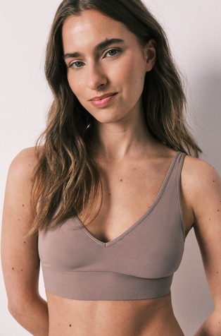 Seamless triangle top