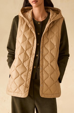 Prošiven prsluk s kapuljačom