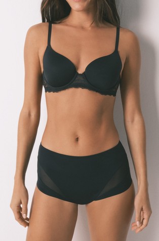 Gaćice s učinkom oblikovanja i tilom