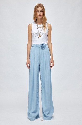 Široke hlače od liocela s uklonjivim ukrasnim cvijetom