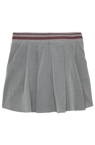 Suknja s naborima i ušivenim kratkim hlačama