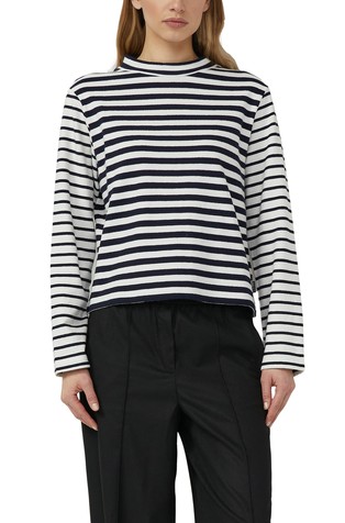 Pulover s prugastim uzorkom