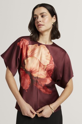 Satenska bluza s otiskom i pripijenim strukom