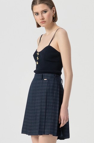 Plisirana mini suknja s kariranim uzorkom