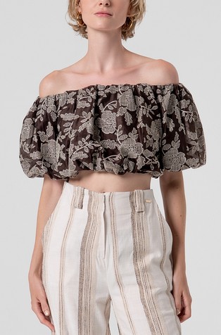 Cropped top s otkrivenim ramenima i cvjetnim vezom