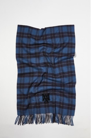 Kariran vuneni šal s izvezenim amblemom