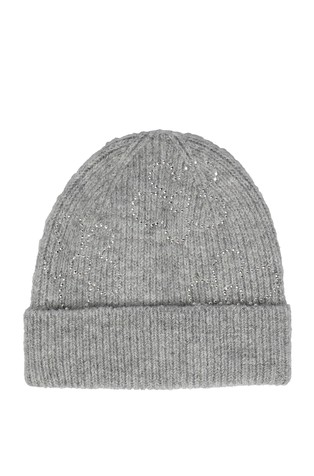 Pletena kapa s cvjetovima od ukrasnih kamenčića