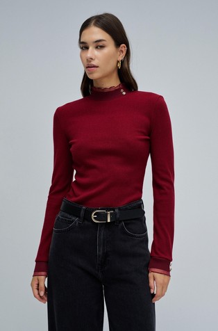 Pleten pulover s umetcima od tila i ukrasnim gumbima