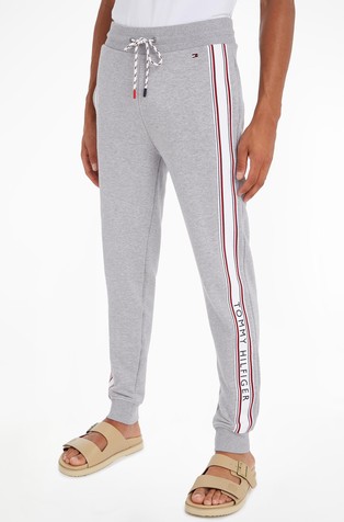 Regular fit donji dio trenirke s logo trakom