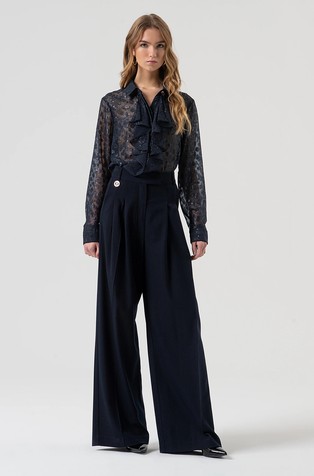 Zvonaste hlače s naborima u struku