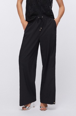 Wide trousers with slit pleats