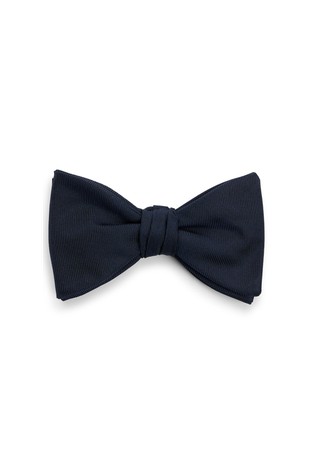Pre-tied bow tie in a silk blend