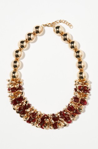 Ogrlica s ukrasima od metala i smole