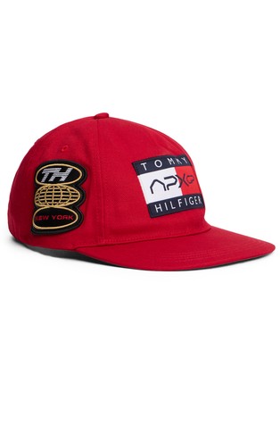 TH x F1 MOVIE logo kapa sa šiltom