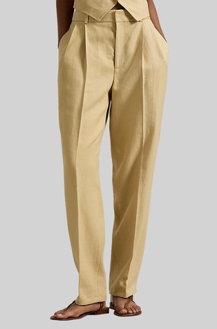 Sužene hlače s naborima