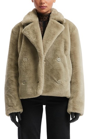 Čupava jakna s dvorednim kopčanjem