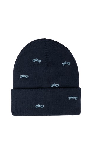 Pletena kapa s izvezenim motivima