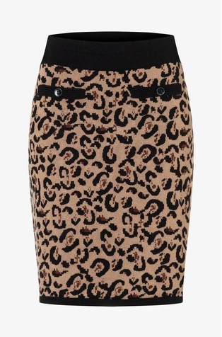 Knitted skirt with leopard pattern