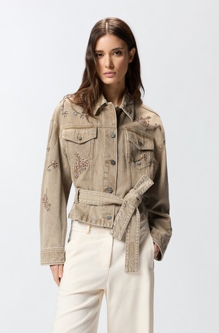 Denim jakna s našivenim ukrasnim kamenčićima