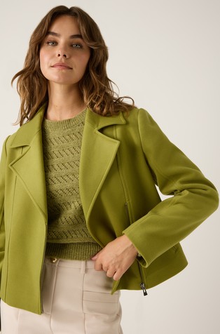 Jakna s asimetričnim patentnim zatvaračem