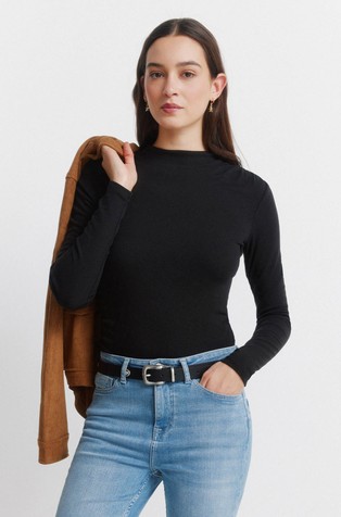 Majica s nabranim detaljima