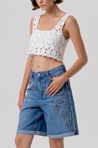 Denim bermude s aplikacijama od ukrasnih kamenčića