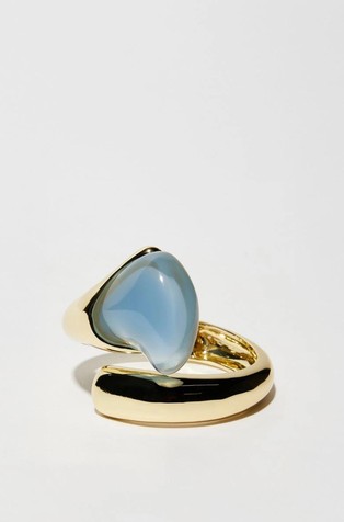 Metalna narukvica s ukrasnim elementom od smole