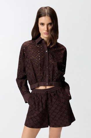 Cropped embroidered shirt