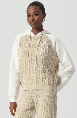 Pleten pulover s raznobojnim blokovima i kapuljačom