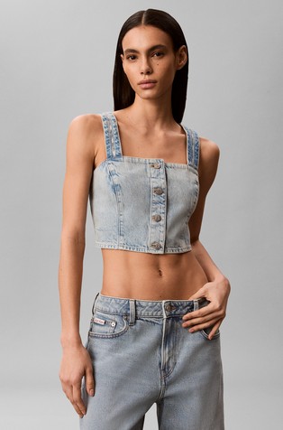 Cropped denim top s logo trakom na naramenicama