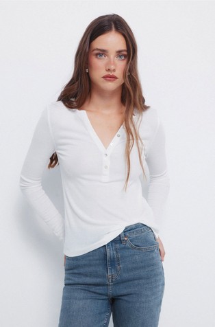 Long-sleeved Henley t-shirt