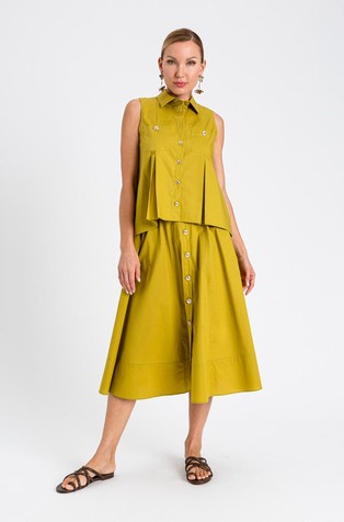 Sleeveless shirt with pleats