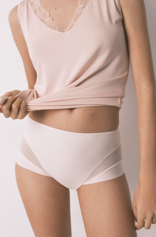 Gaćice s učinkom oblikovanja i tilom