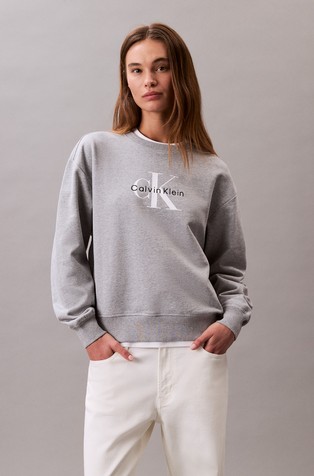 Relaxed fit pulover s monogramom