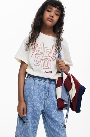 Majica kratkih rukava s našivenim slovima