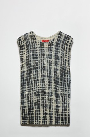 Pleten prsluk s kariranim uzorkom