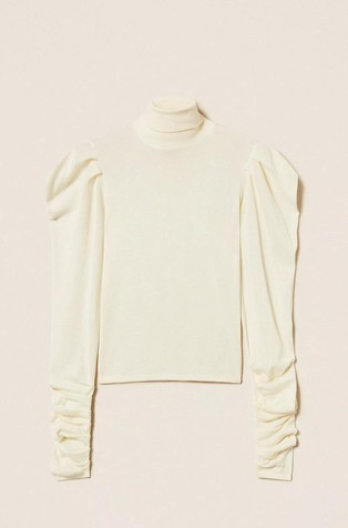 Dolčevita s nabranim ramenima