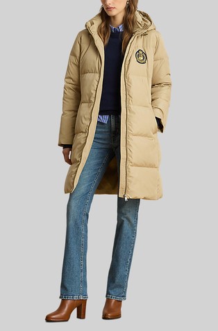 Prošivena jakna punjena paperjem s kapuljačom i našivkom grba