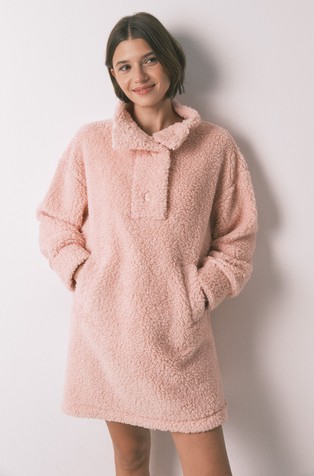 Pulover od kovrčave tkanine s visokim ovratnikom