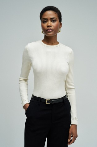 Ribbed knit sweater with pearls