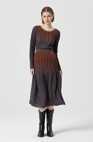 Rebrasto pletena midi suknja sa svjetlucavim lurex vlaknima