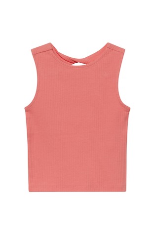 Shortened ribbed top with cut-out