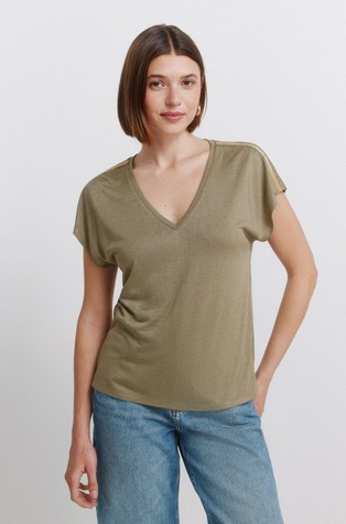 Batwing sleeve T-shirt with detail on shoulders