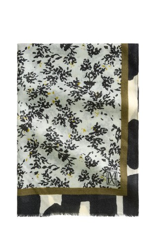 Patterned wool scarf