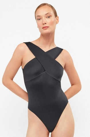 Jednodijelni kupaći kostim s prekriženim izrezom