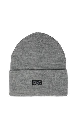 Pletena kapa s logo našivkom